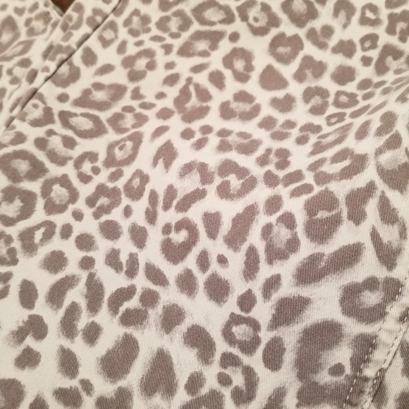 Curvy-Fit Sculpt High-Rise Leopard-Print Skinny Ankle Jeans - Picture 12 of 12